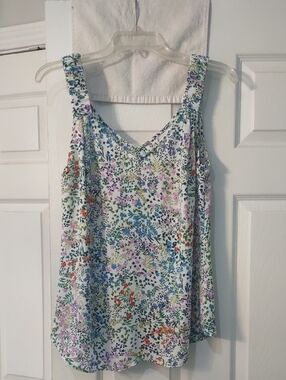 cabi Floral V-Neck Sleeveless Camisole - White with Multi Floral